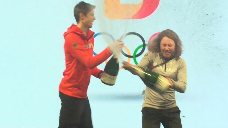 Olympiasieger Laura Dahlmeier und Andreas Wellinger feiern im Deutschen Haus.