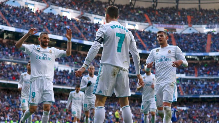 Real Madrid feiert einen 4:0-Erfolg gegen Deportivo Alaves.