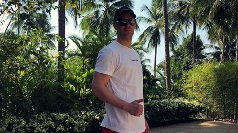 Daumen hoch! Manuel Neuer will unter der Sonne Thailands zu voller Stärke zurückfinden. Quell: instagram.com/manuelneuer