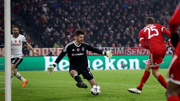 Thomas Müller schießt den FC Bayern gegen Besiktas in Führung.