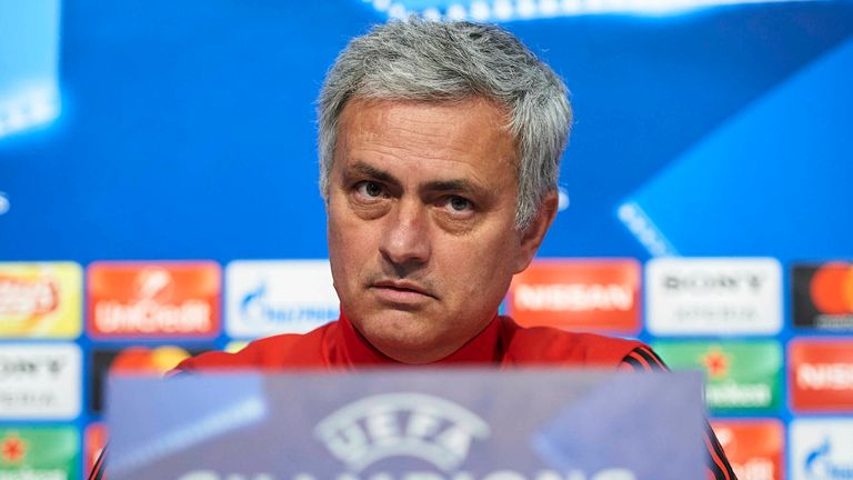 Manchester United-Trainer Jose Mourinho spricht bei der Abschluss-Pressekonferenz vor dem Achtelfinal-Hinspiel bereits über ein mögliches Viertelfinale.