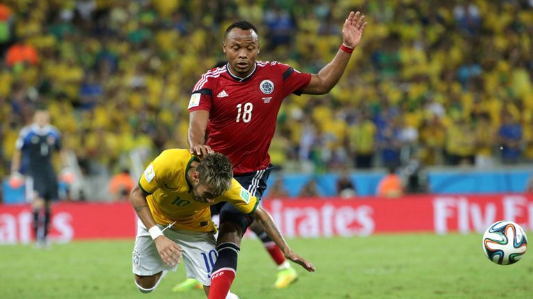 Schockmoment für Brasilien: 2014 sorgt Carlos Zuniga mit seinem Foul für Neymars Aus bei der Heim-WM