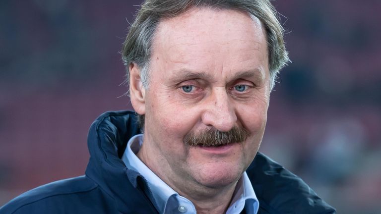 Ex-Trainer Peter Neururer übt scharfe Kritik an der Führung des VfL Bochum.