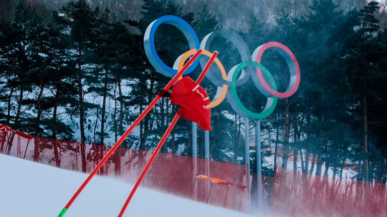 Der Riesenslalom der Damen muss aufrund der Wetterbedingungen abgesagt werden.