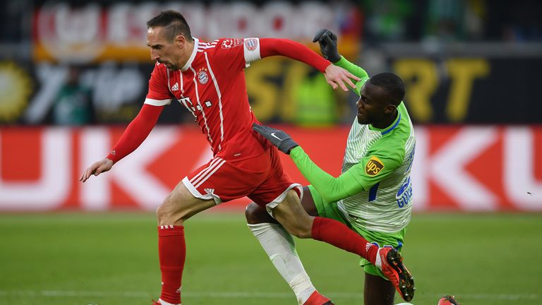 Franck Ribery kommt mal wieder mit einer Gelben Karte davon.