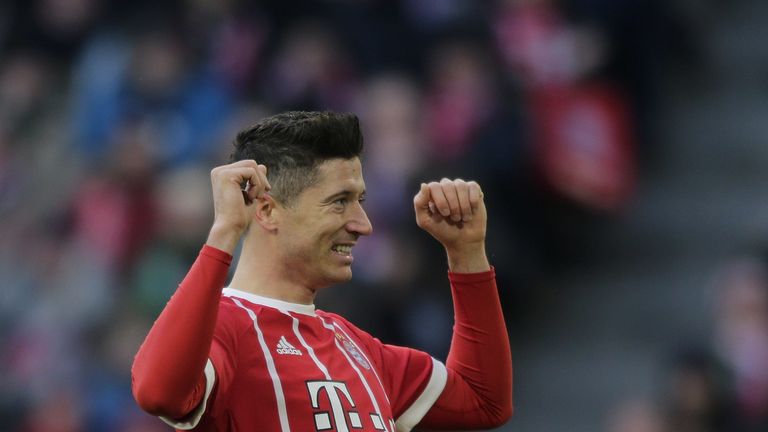 Robert Lewandowski erzielt die schnelle Führung.