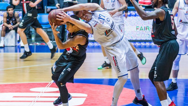 Die Giessen 46ers gewinnen bei den Rockets Erfurt.