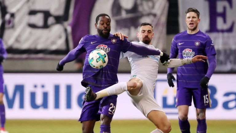 Erzgebirge Aue und Greuther Fürth kämpfen um den Klassenverbleib.