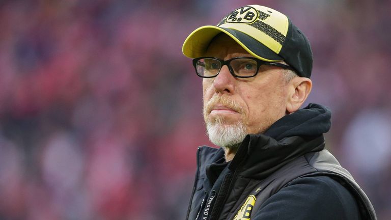 Peter Stöger geht mit seinem BVB beim FC Bayern mit 0:6 unter. 