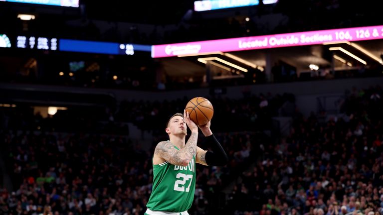 Daniel Theis war im Sommer 2017 von Bamberg nach Boston gewechselt.