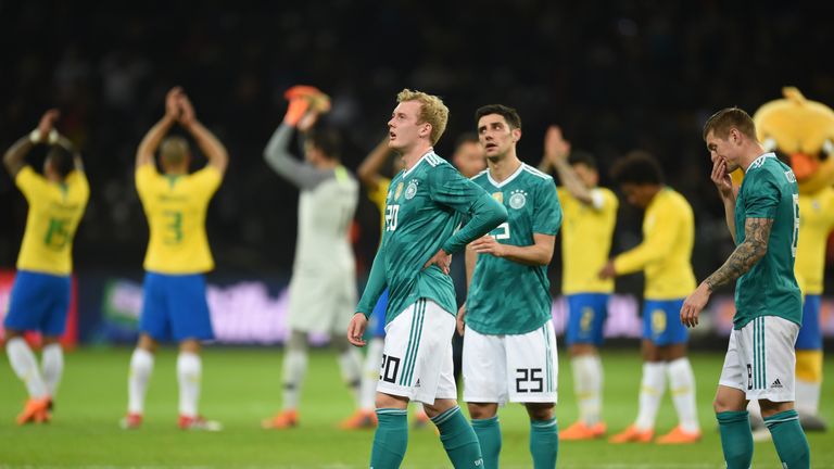 Julian Brandt, Lars Stindl und Toni Kroos nach der Niederlage