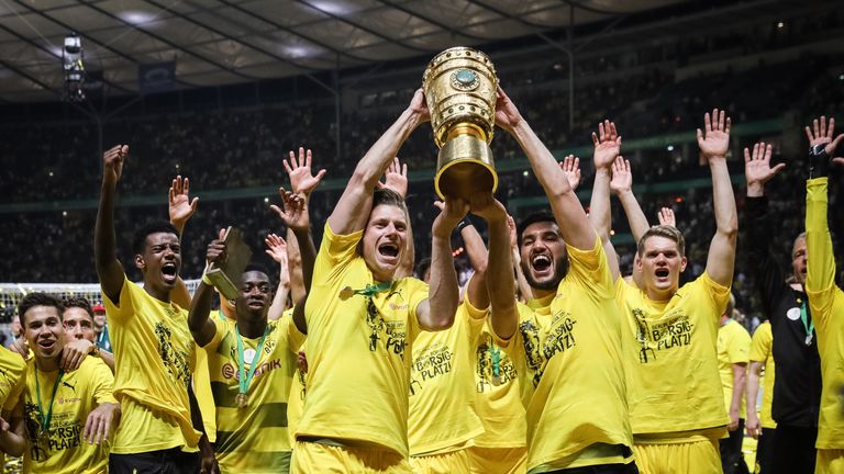 Keine Wiederholung möglich! Im DFB-Pokal ist Titelverteidiger Borussia Dortmund im Achtelfinale gegen den FC Bayern München ausgeschieden. In diesem Jahr dürfen sich neben dem Münchnern Schalke 04, Bayer 04 Leverkusen und Eintracht Frankfurt Hoffnung auf den Finaleinzug am 19. Mai (live auf Sky Sport 1 HD) machen.