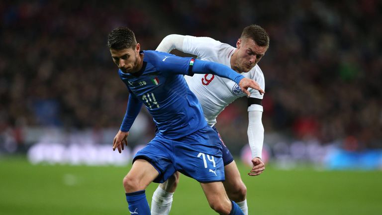 England um Torschütze Jamie Vardy gibt gegen die Azzurri den Sieg noch aus der Hand.