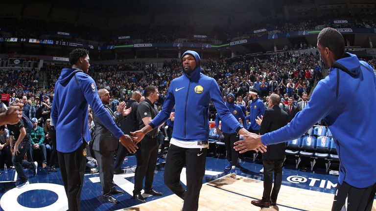 Die  Golden State Warriors profitieren von einer Niederlage der Houston Rockets.