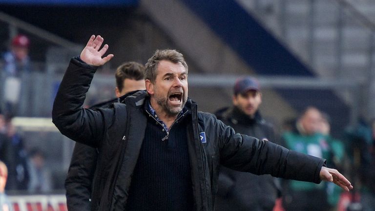 HSV-Coach Bernd Hollerbach hofft auf eine Sensation in München.