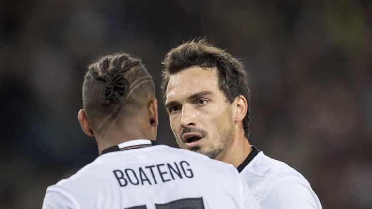 In der Innenverteidigung sind Mats Hummels und Jerome Boateng gesetzt. Dahinter kämpfen vor allem drei Spieler um die Plätze.