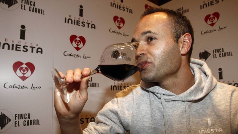 China lockt Barca-Star Andres Iniesta mit einem verrückten Angebot.
