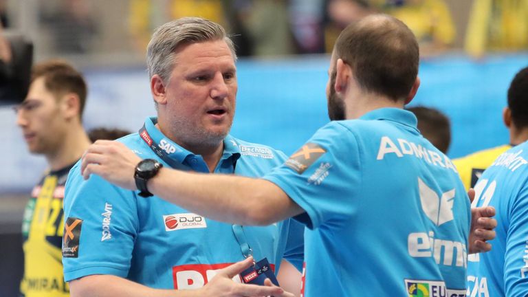 Nikolaj Jacobsen nimmt Abschied von seinem Co-Trainer Klaus Gärtner.