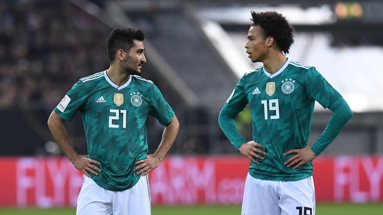 Ilkay Gündogan (l.) und Leroy Sane kämpfen für die WM 2018 in Russland um einen Stammplatz im DFB-Team.