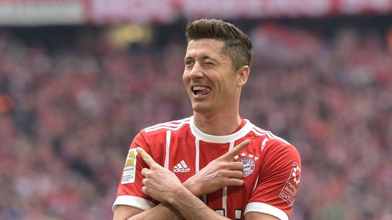 Robert Lewandowski darf gegen den BVB früh jubeln.