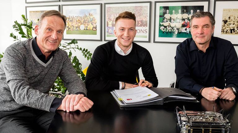 Marco Reus (M.) bleibt dem BVB langfristig erhalten. (Quelle Bild: twitter.com/bvb) 