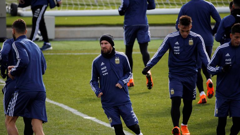 Lionel Messi trainiert in Madrid auf dem Gelände seines Dauerrivalen Cristiano Ronaldo.