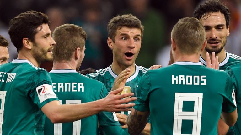 Thomas Müller erzielt gegen Spanien den Treffer zum 1:1.