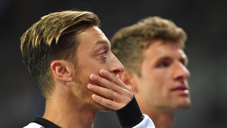 Mesut Özil und Thomas Müller werden gegen Brasilien geschont.