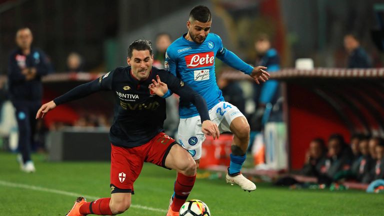 Neapel verkürzt mit dem 1:0-Sieg gegen Genua den Rückstand auf Juventus auf zwei Zähler.