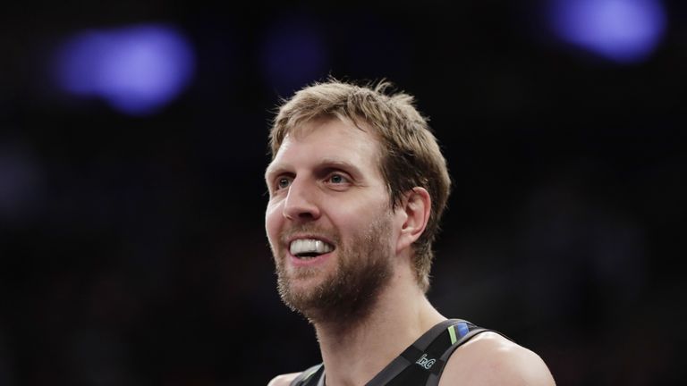 Dirk Nowitzki verliert mit den Mavs, durchbricht aber eine historische Marke.