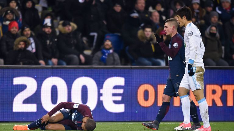 Mbappe verletzt sich im Pokalspiel gegen Marseille.