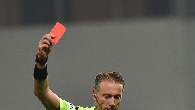 Sanchez Watt flog wegen eines Missverständnisses vom Platz.