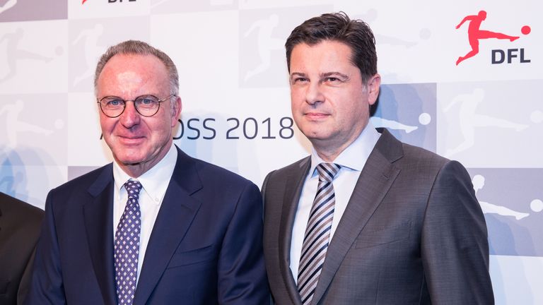 Münchens Vorstandschef Karl-Heinz Rummenigge (l.) kritisiert die DFL und den FC St. Pauli.