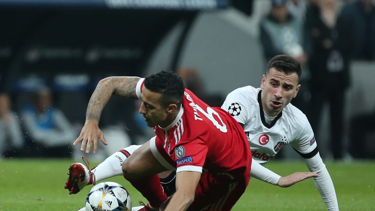 Thiago verletzt sich im Rückspiels des FC Bayern bei Besiktas.