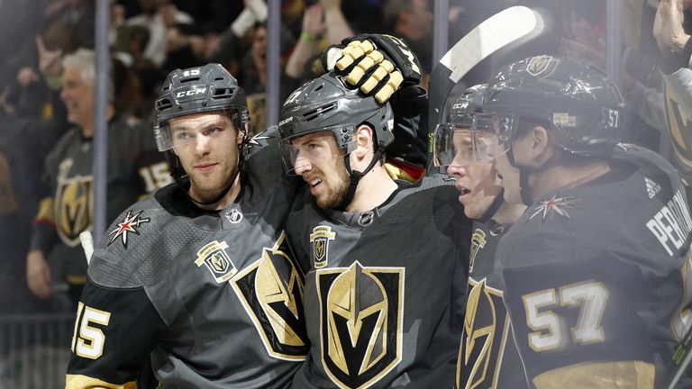 Die Vegas Golden Knights feiern ihren Einzug in die Play-offs.