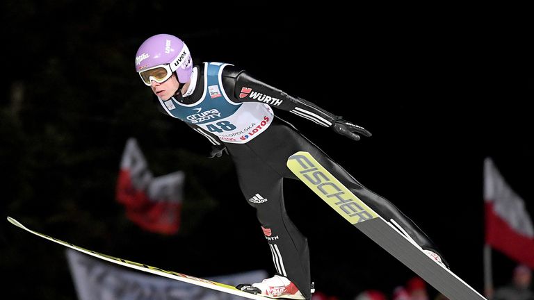 Andreas Wellinger führt die deutschen Skispringer zum Teamsieg in Lahti.