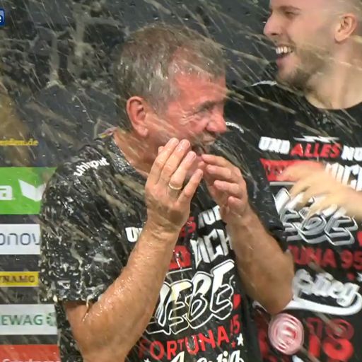 Fortunas Aufstieg in Dresden mit Videos: Bierdusche für Funkel auf der PK