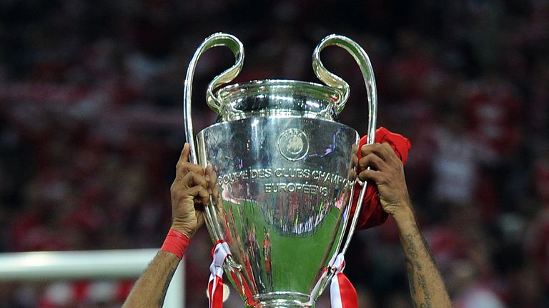 Dante war einer der Top-Transfers von Gadbach zu den Bayern. 2012 wechselt der Brasilianer zum Rekordmeister. Nur eine Saison später holt er unter Jupp Heynckes das Tripple.