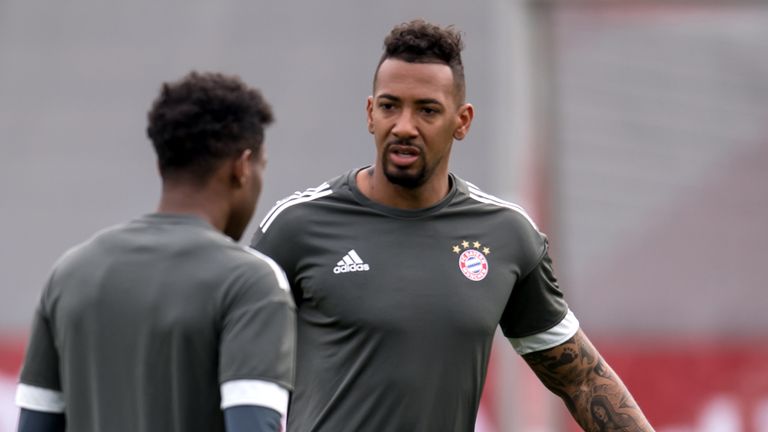 David Alaba (l.) wird gegen Sevilla noch zuschauen, dagegen steht einem Einsatz von Jerome Boateng nichts im Wege.