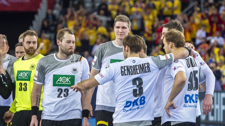 Die deutschen Handballer testen gegen Serbien.