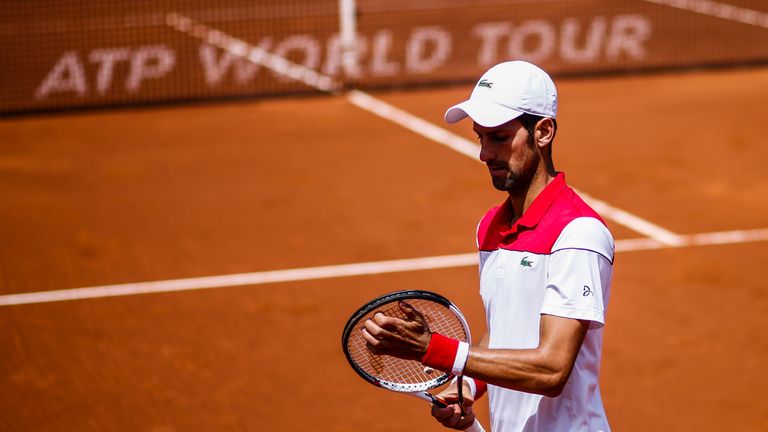 Novak Djokovic muss sich in Barcelona dem Qualifikanten Klizan geschlagen geben.