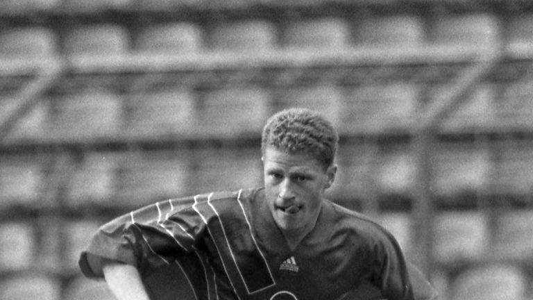 Max Eberl stammt aus der Jugend des FC Bayern München und verbuchte für den Rekordmeister einen Profi-Einsatz. Nach dem Abgang von Matthias Sammer als Sportdirektor bei den Bayern war auch Eberl einer der Top-Kandidaten für den Job.