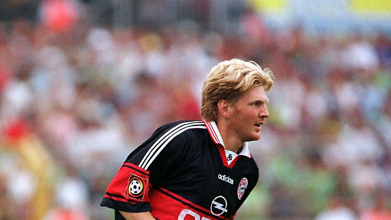... ehe er 1990 erstmals zu den Bayern wechselt. Über Florenz kehrt er 1994 wieder nach Gladbach zurück, 1998 will er es noch mal wissen und wechselt wieder nach München. 