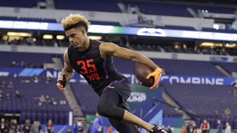 Die Green Bay Packers draften Equanimeous St. Brown. 