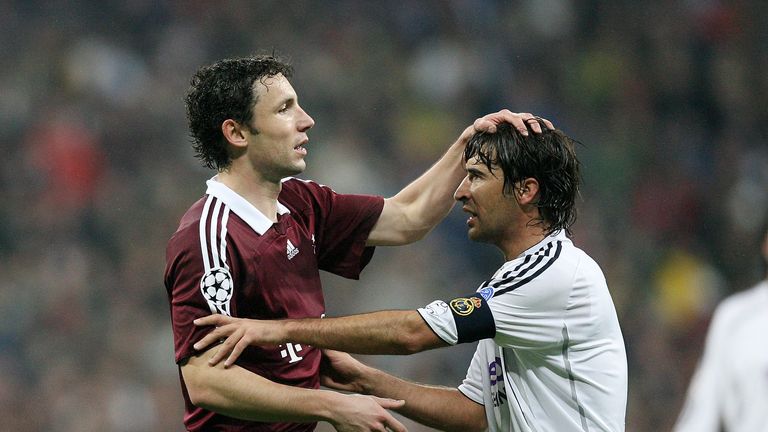 Das Achtelfinal-Hinspiel der Saison 2006/2007 verlor der deutsche Rekordmeister in Madrid 2:3. Die Tore für den FCB schossen Abwehr-Hüne Lucio und Mittelfeld-Abräumer Mark van Bommel. Bei Real netzten Raul zweimal und Ruud van Nistelrooy ein.