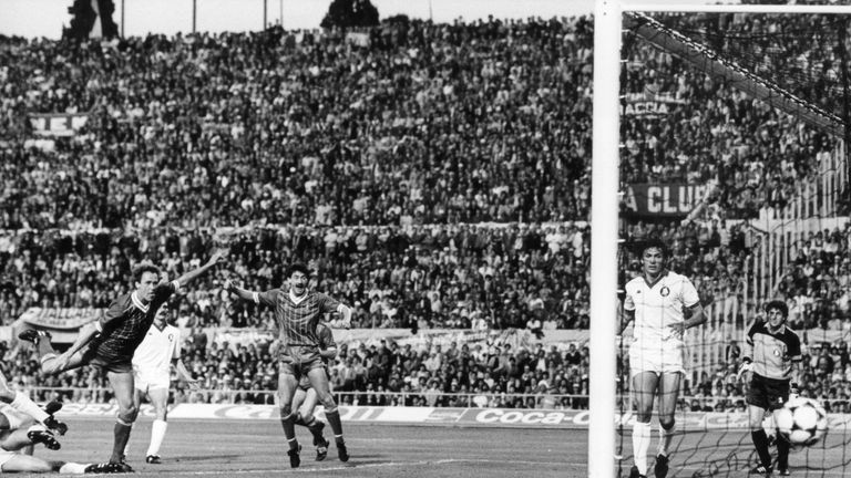 Ian Rush erzielte ein Tor des FC Liverpool im Finale der Landesmeister 1984 gegen AS Rom. Die Reds gewannen im Elfmeterschießen.