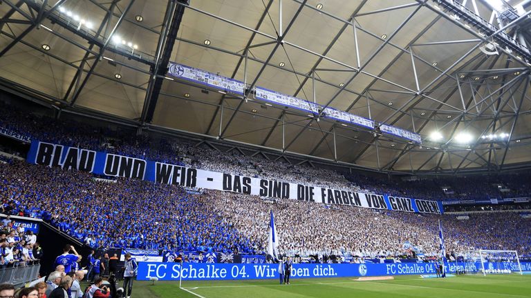 Die Schalker Choreo vor dem Derby.