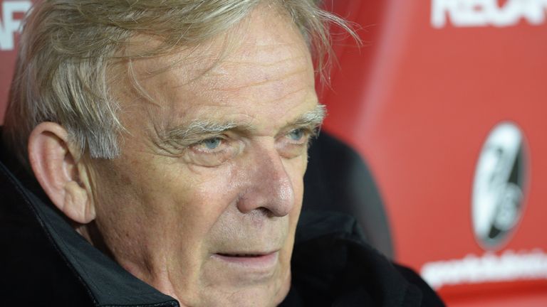 Volker Finke war 16 Jahre beim SC Freiburg - Rekord im deutschen Fußball.
