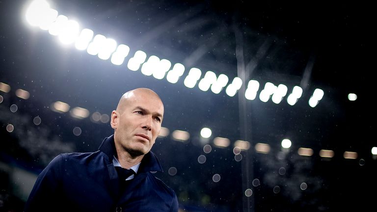 Real-Trainer Zinedine Zidane will mit seiner Mannschaft nicht für den FC Barcelona Spalier stehen.