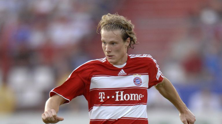 Bayern erkannte das große Talent von Jansen und verpflichtet ihm 2007. Da er sich nie gegen Philipp Lahm durchsetzten kann wechselt er bereits 2008 zum HSV, wo er auch jetzt noch tätig ist.